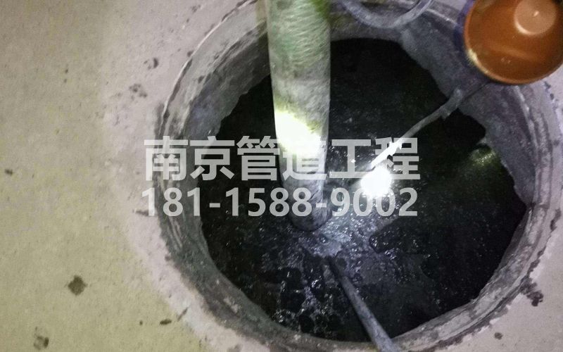 216仙林新村清理化粪池